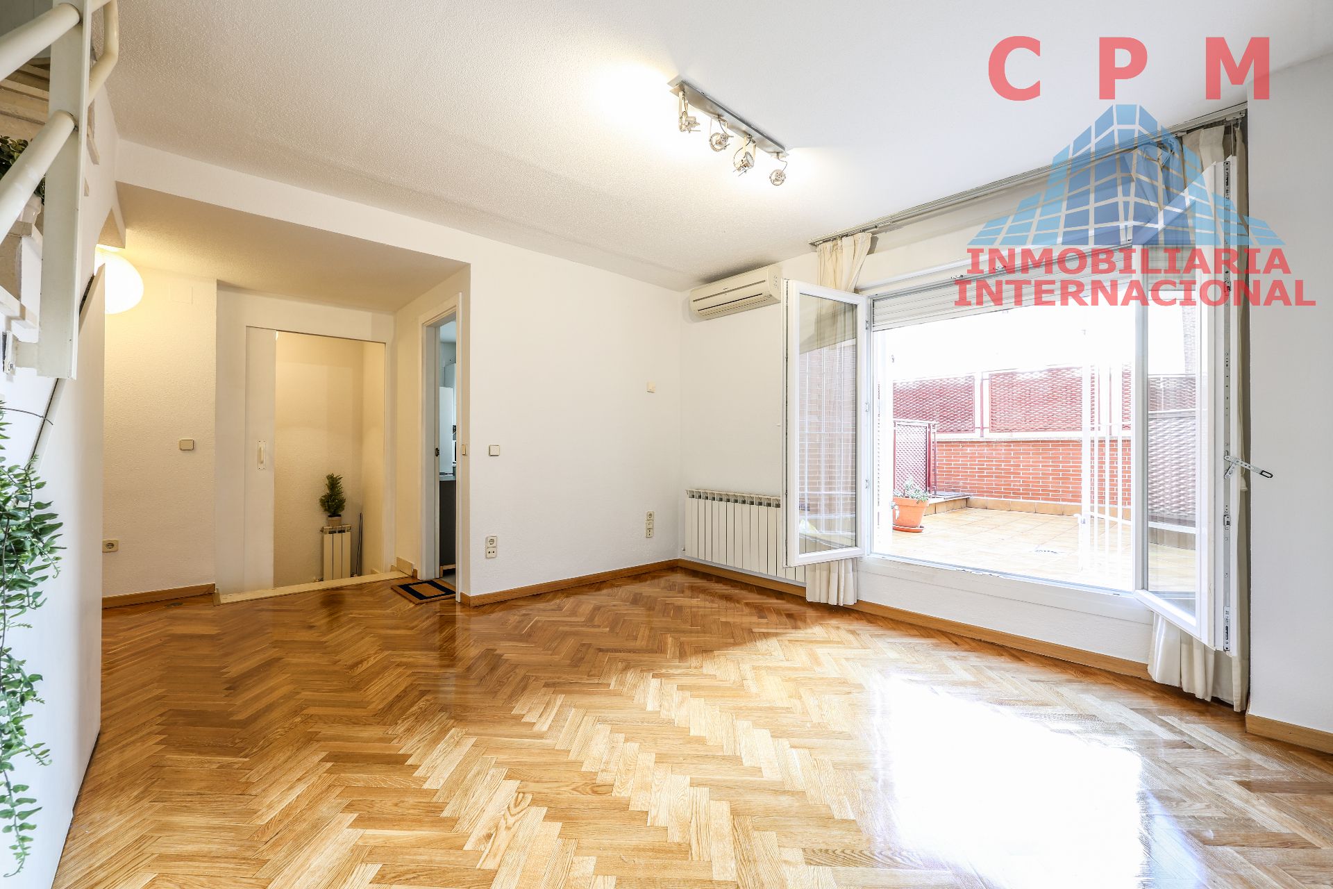 Sala de estar de Dúplex de alquiler en  Madrid Capital con Aire acondicionado, Calefacción y Parquet