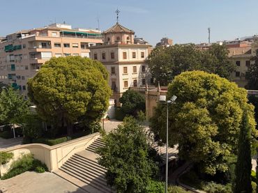 Àtic amb balcó de lloguer a Centro