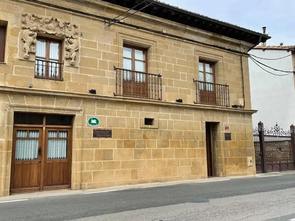 Country house zum Verkauf in Calle Mayor, Castañares de Rioja