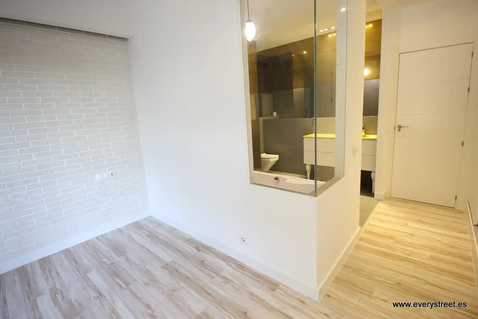 Bedroom of Flat for rent in Madrid  with Air Conditioner, Heating and Terrace