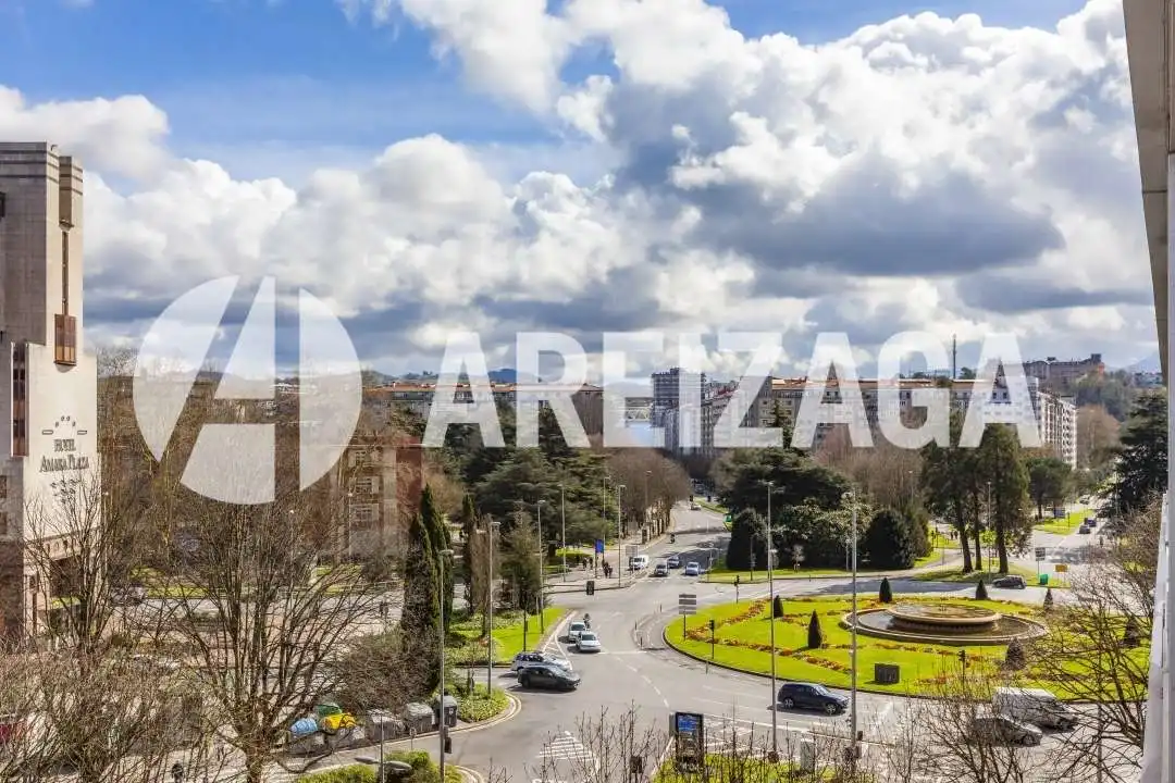 Vista exterior de Piso en venta en Donostia - San Sebastián  con Calefacción, Terraza y Balcón