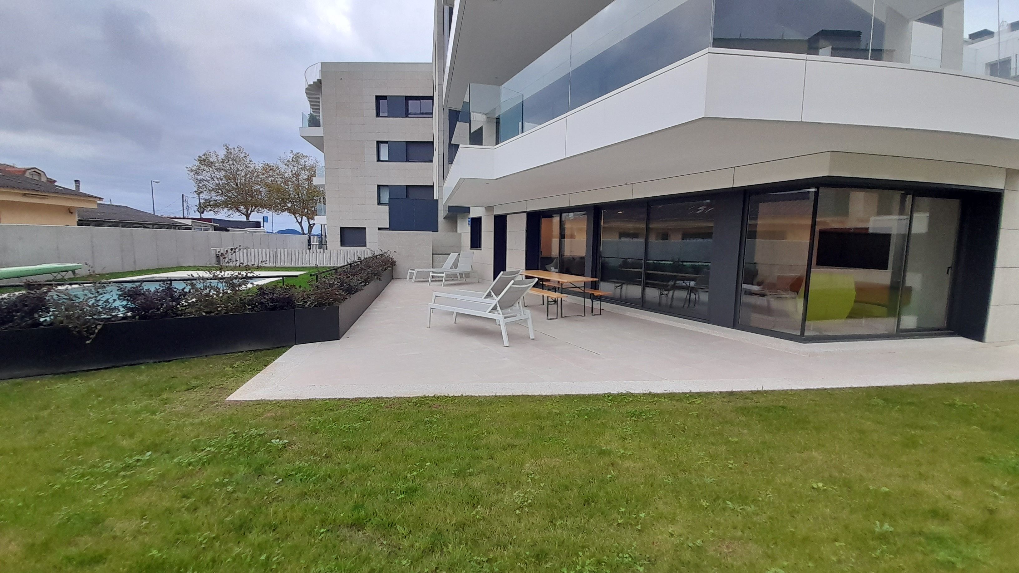 Terrassa de Pis de lloguer en Vigo  amb Calefacció, Jardí privat i Moblat