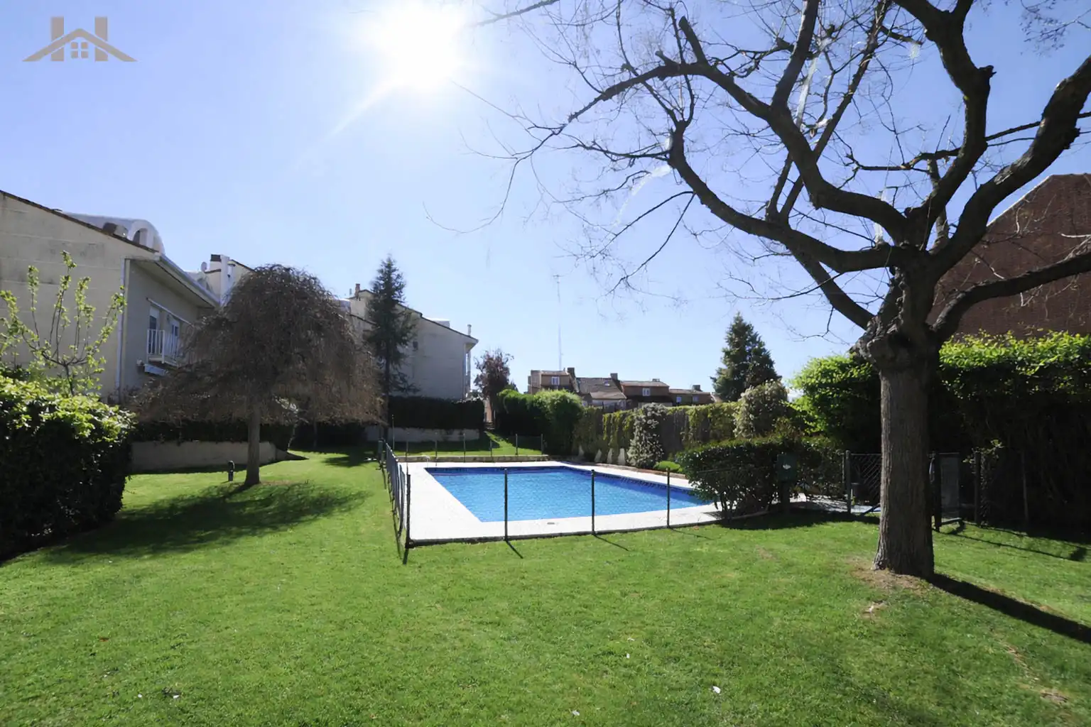 Piscina de Casa adosada en venta en Tres Cantos con Aire acondicionado, Calefacción y Jardín privado