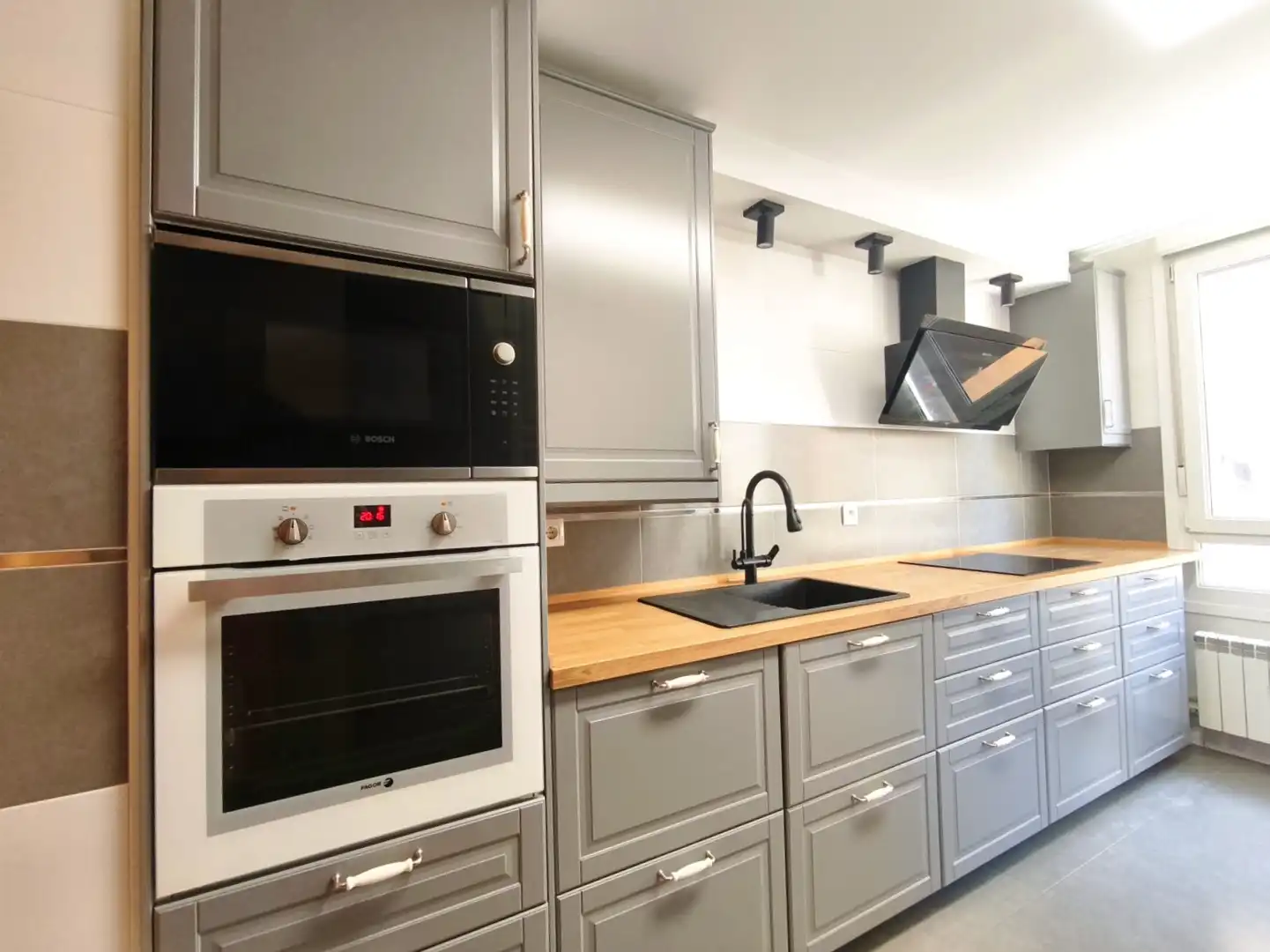 Kitchen of Flat for sale in Entrena  with Air Conditioner, Heating and Parquet flooring