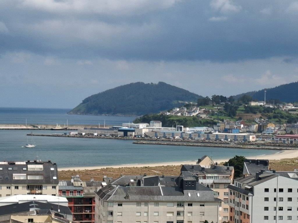 Vista exterior de Casa adosada en venda en Viveiro amb Jardí privat i Traster