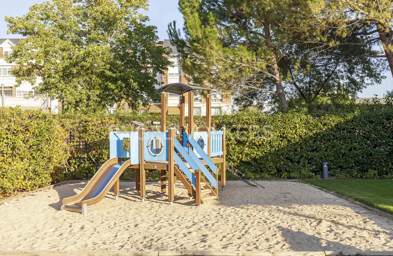 Vista exterior de Dúplex en venta en Majadahonda con Aire acondicionado, Calefacción y Terraza