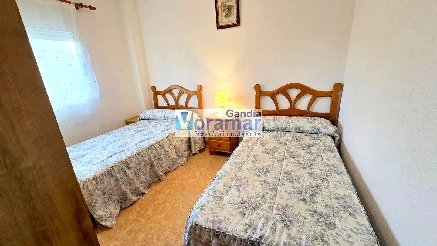 Habitación de Apartamento de alquiler en Gandia con Aire acondicionado, Calefacción y Piscina comunitaria