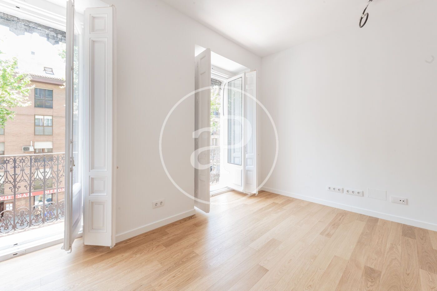 Bedroom of Flat for sale in  Madrid Capital  with Air Conditioner, Heating and Balcony