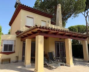 Vista exterior de Casa adosada en venda en Chiclana de la Frontera amb Aire condicionat, Calefacció i Jardí privat