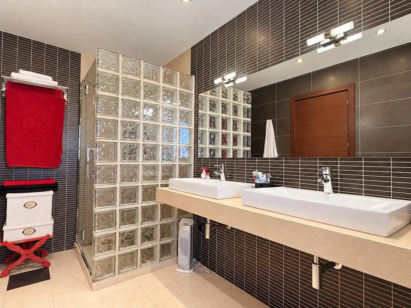 Bathroom of Houses for sale in Chiloeches, Guadalajara