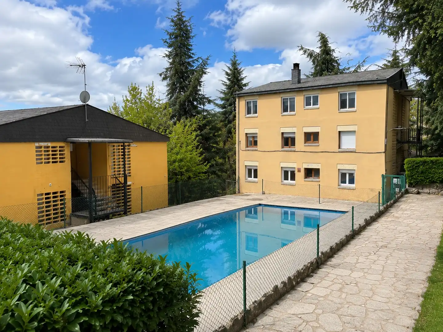 Piscina de Pis en venda en San Lorenzo de El Escorial amb Calefacció, Terrassa i Piscina comunitària