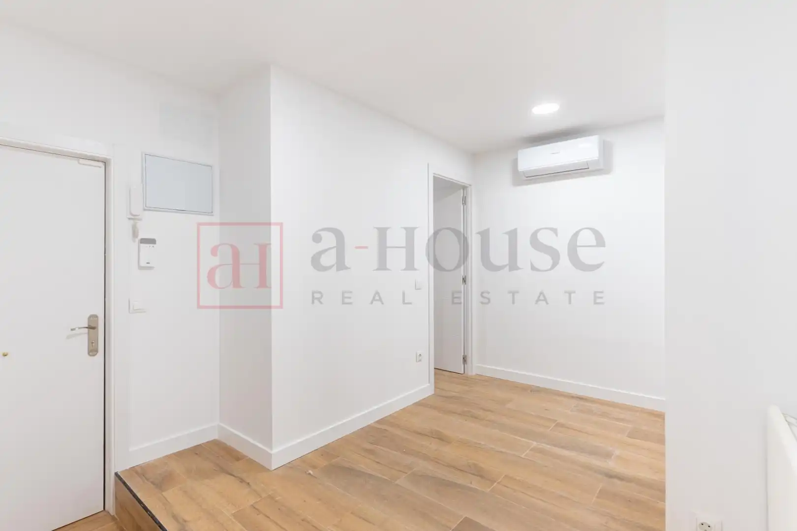 Habitación de Local en venta en Madrid con Aire acondicionado
