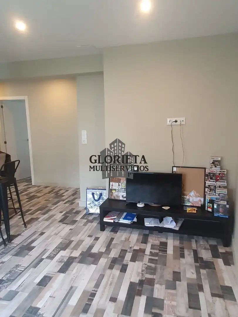 Sala de estar de Piso en venta en Vigo  con Calefacción, Jardín privado y Amueblado