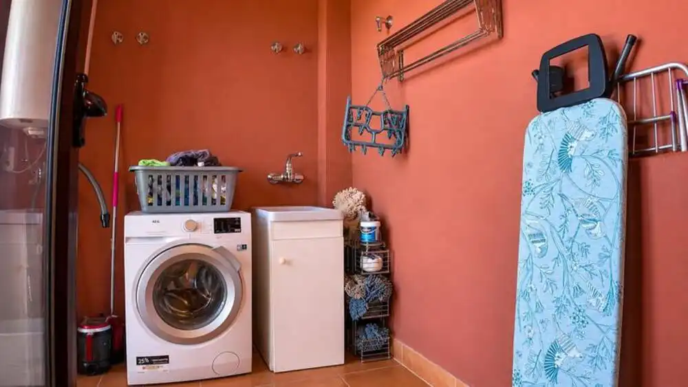 Cuina de Apartament de lloguer en Estepona amb Aire condicionat, Terrassa i Traster