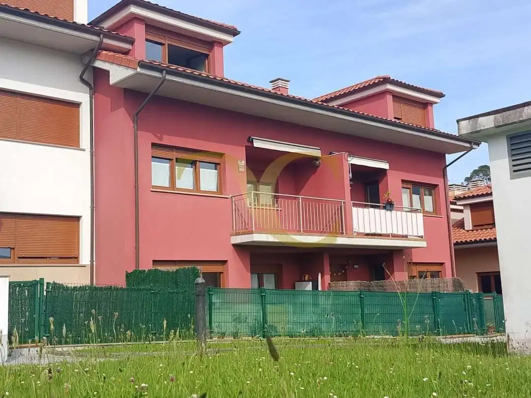 Vista exterior de Apartament en venda en Llanes amb Calefacció i Traster