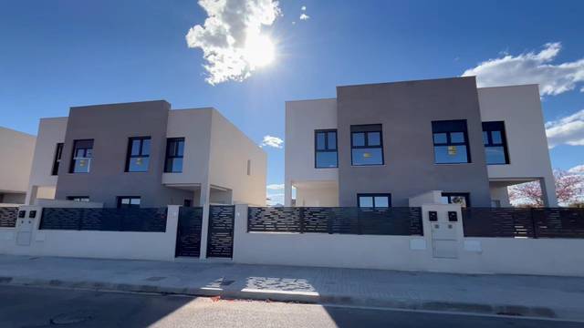 Casa adosada en Venta en Calle Calle Barraquero en Zona Estación
