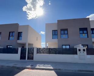 Exterior view of Single-family semi-detached for sale in Sagunto / Sagunt  with Air Conditioner, Terrace and Swimming Pool