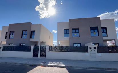 Exterior view of Single-family semi-detached for sale in Sagunto / Sagunt  with Air Conditioner, Heating and Terrace