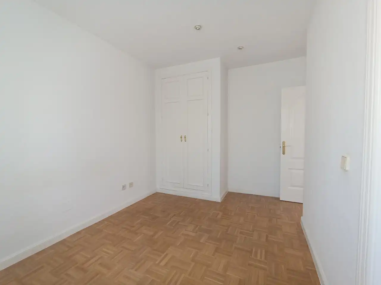 Dormitori de Àtic de lloguer en Madrid amb Aire condicionat, Calefacció i Parquet