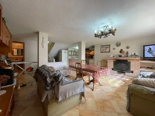 Sala d'estar de Casa o xalet en venda en Valdemorillo amb Calefacció, Jardí privat i Terrassa