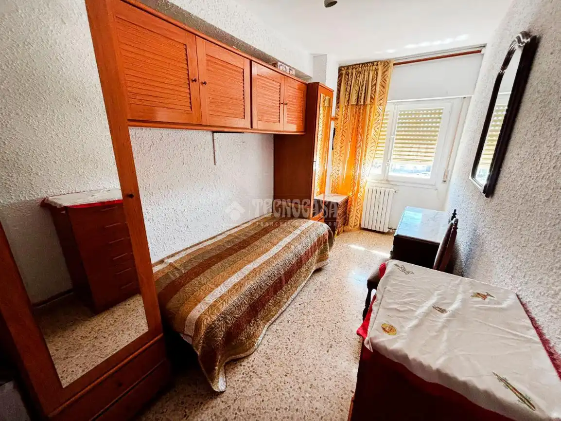 Bedroom of Flat for sale in Zaragoza  with Heating and Balcony