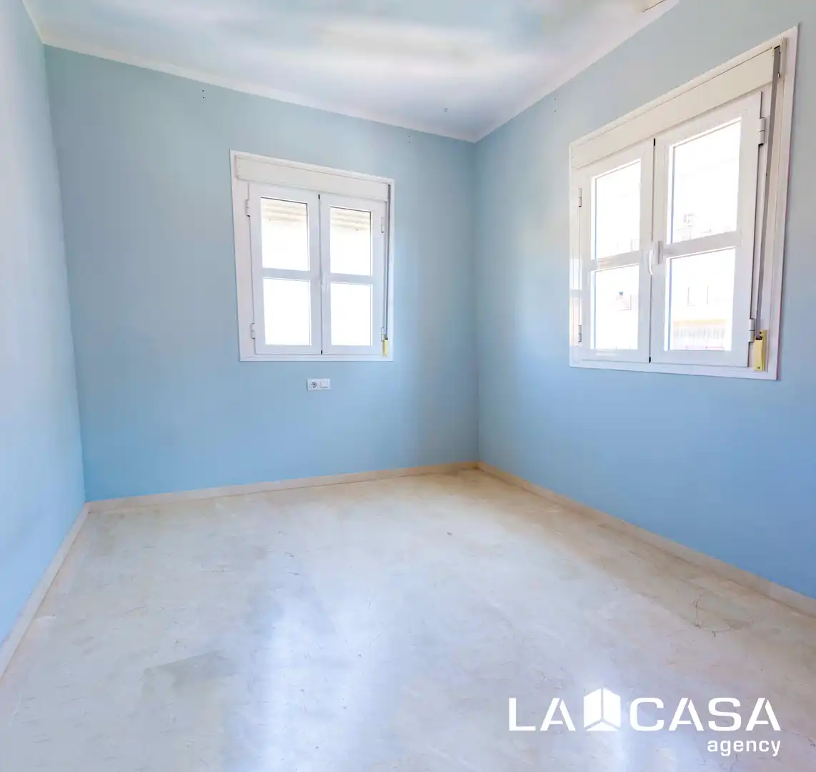 Dormitori de Casa adosada en venda en Dos Hermanas amb Terrassa, Traster i Balcó