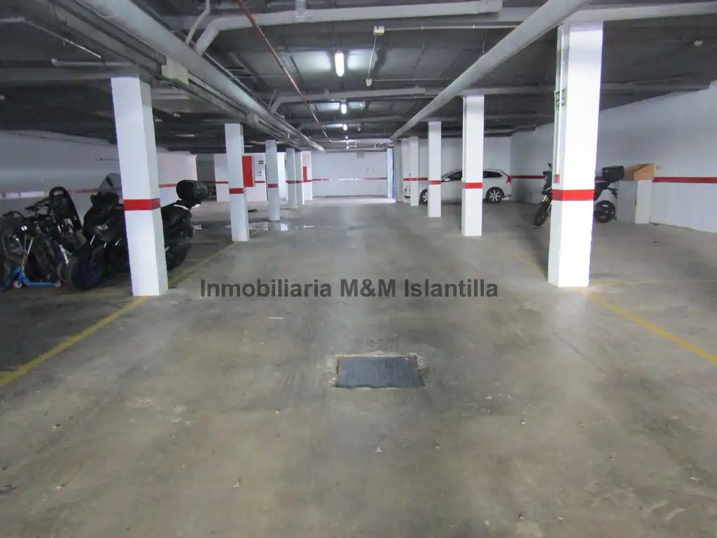 Parking de Casa adosada en venta en Islantilla con Terraza, Trastero y Amueblado