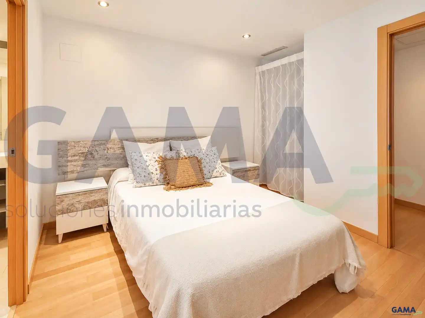 Wohnung zur Miete in REQUENA, Sants Patrons