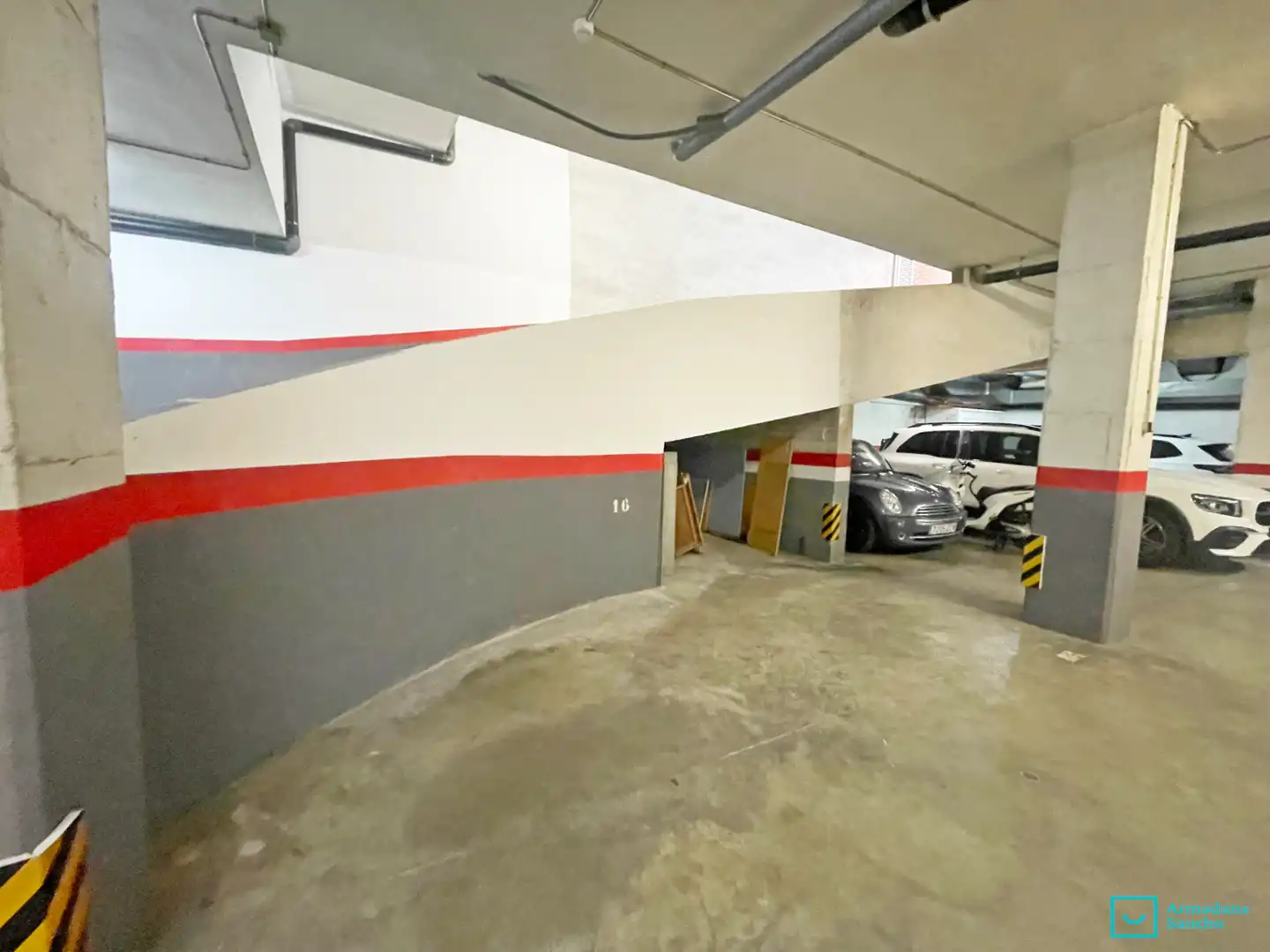 Parking of Study for rent in Barcelona  with Air Conditioner and Terrace