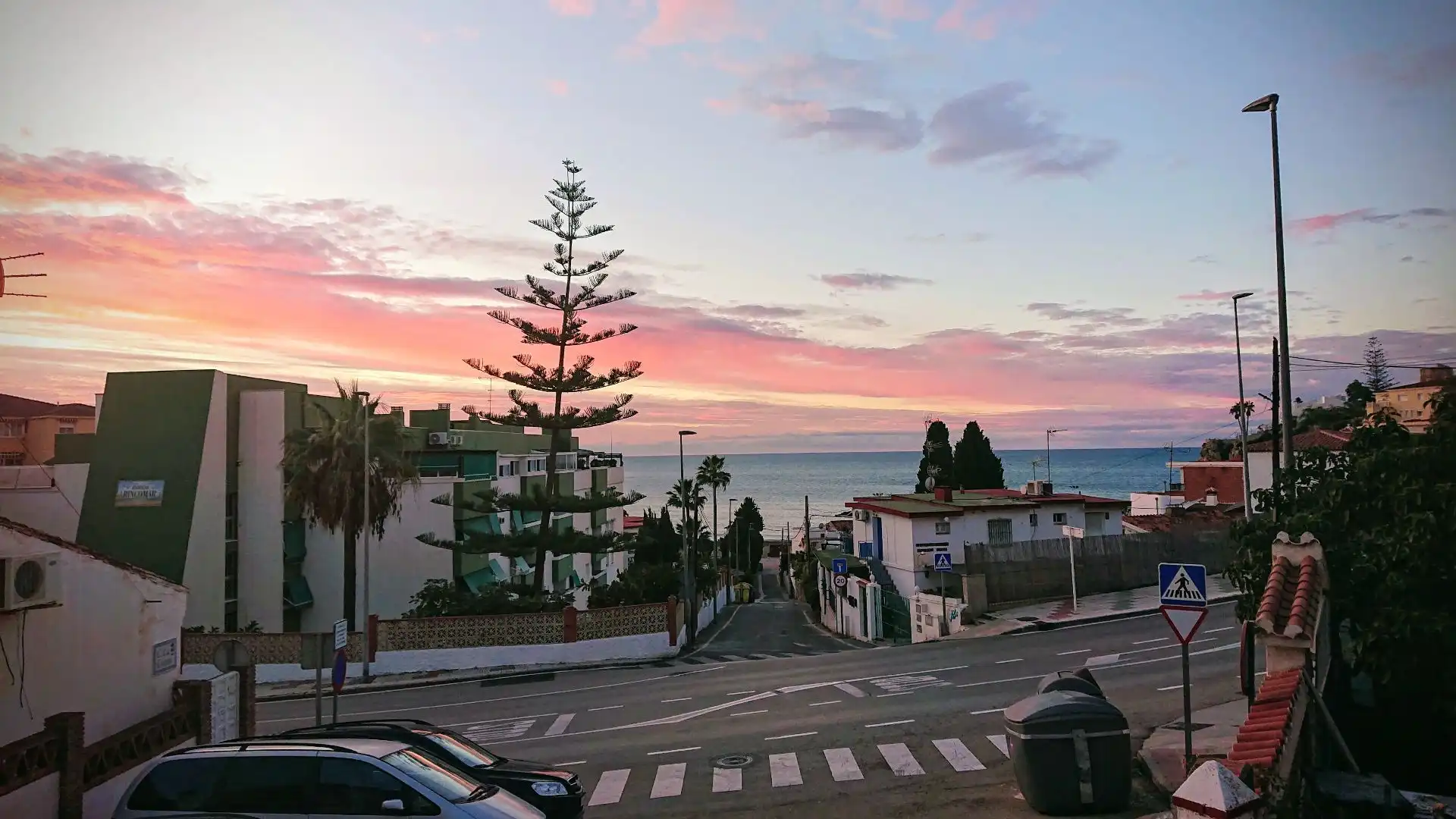 Vista exterior de Casa o xalet en venda en Rincón de la Victoria amb Aire condicionat, Calefacció i Jardí privat