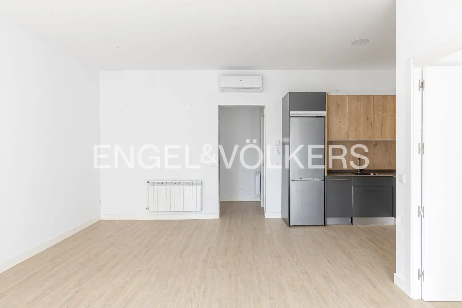 Living room of Flat for rent in Madrid  with Air Conditioner, Heating and Storage room