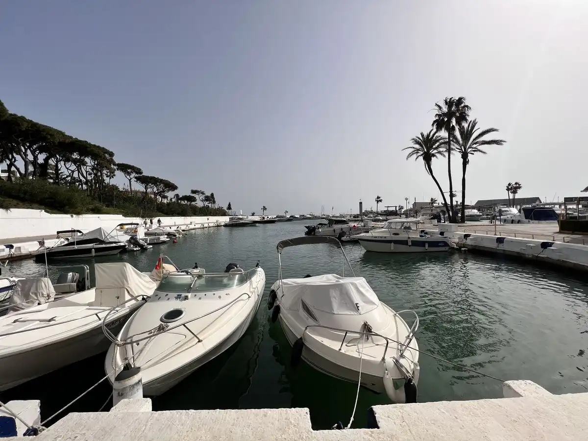 Wohnungen zum Verkauf in Marbella mit Klimaanlage, Terrasse und Alarm