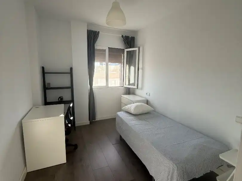 Habitación de Piso en venta en Castilleja de la Cuesta, Sevilla