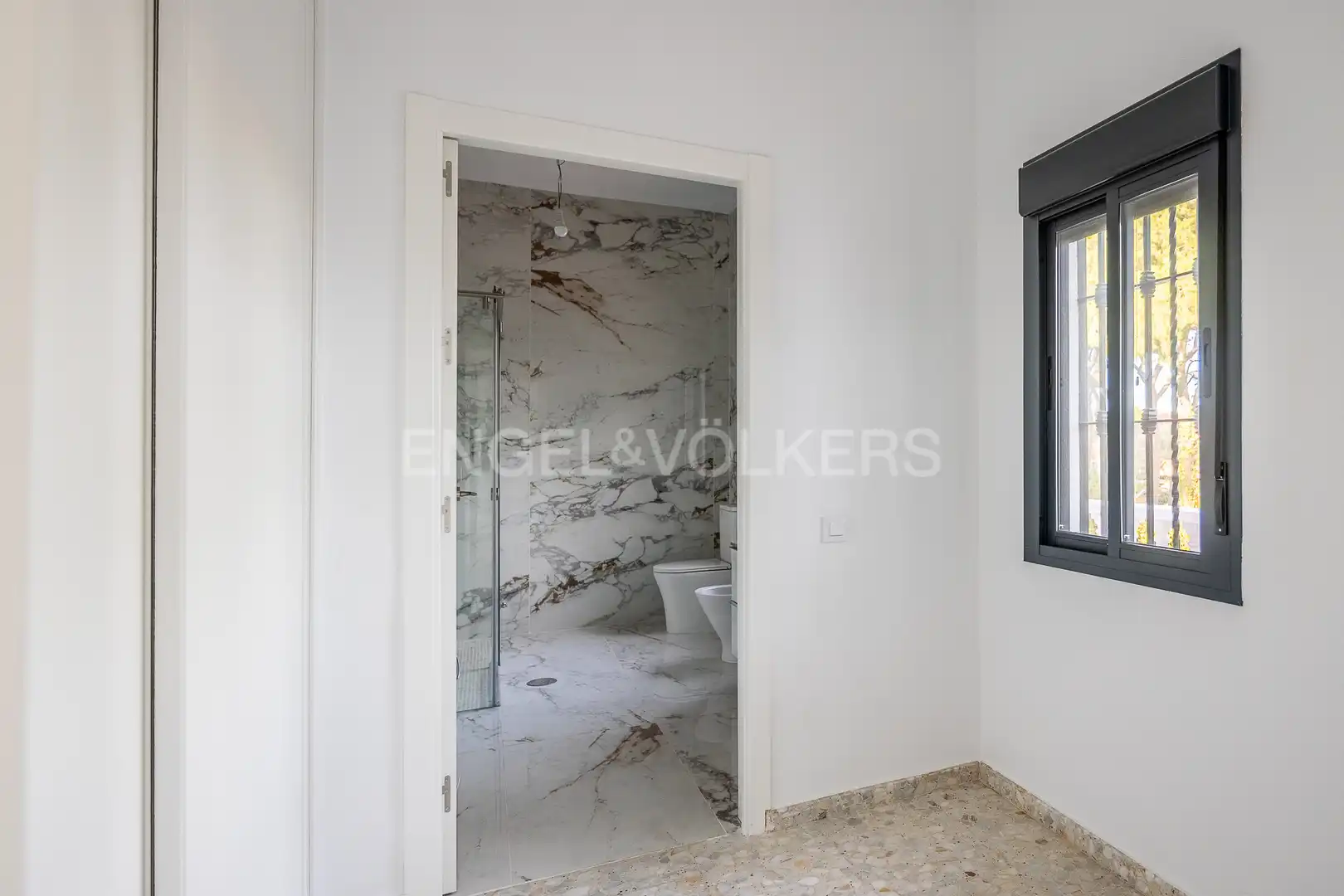 Bany de Casa o xalet en venda en Alcalá de Guadaira amb Calefacció, Jardí privat i Terrassa