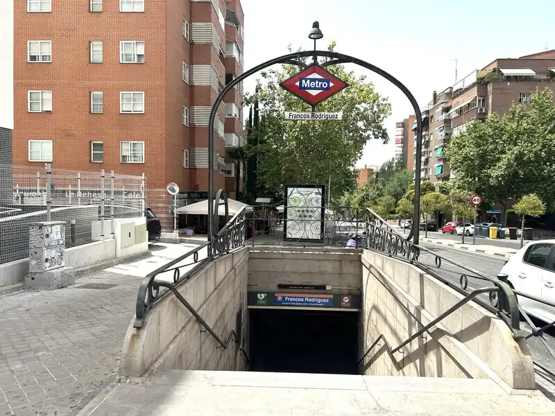 Vista exterior de Pis en venda en Madrid amb Calefacció i Piscina