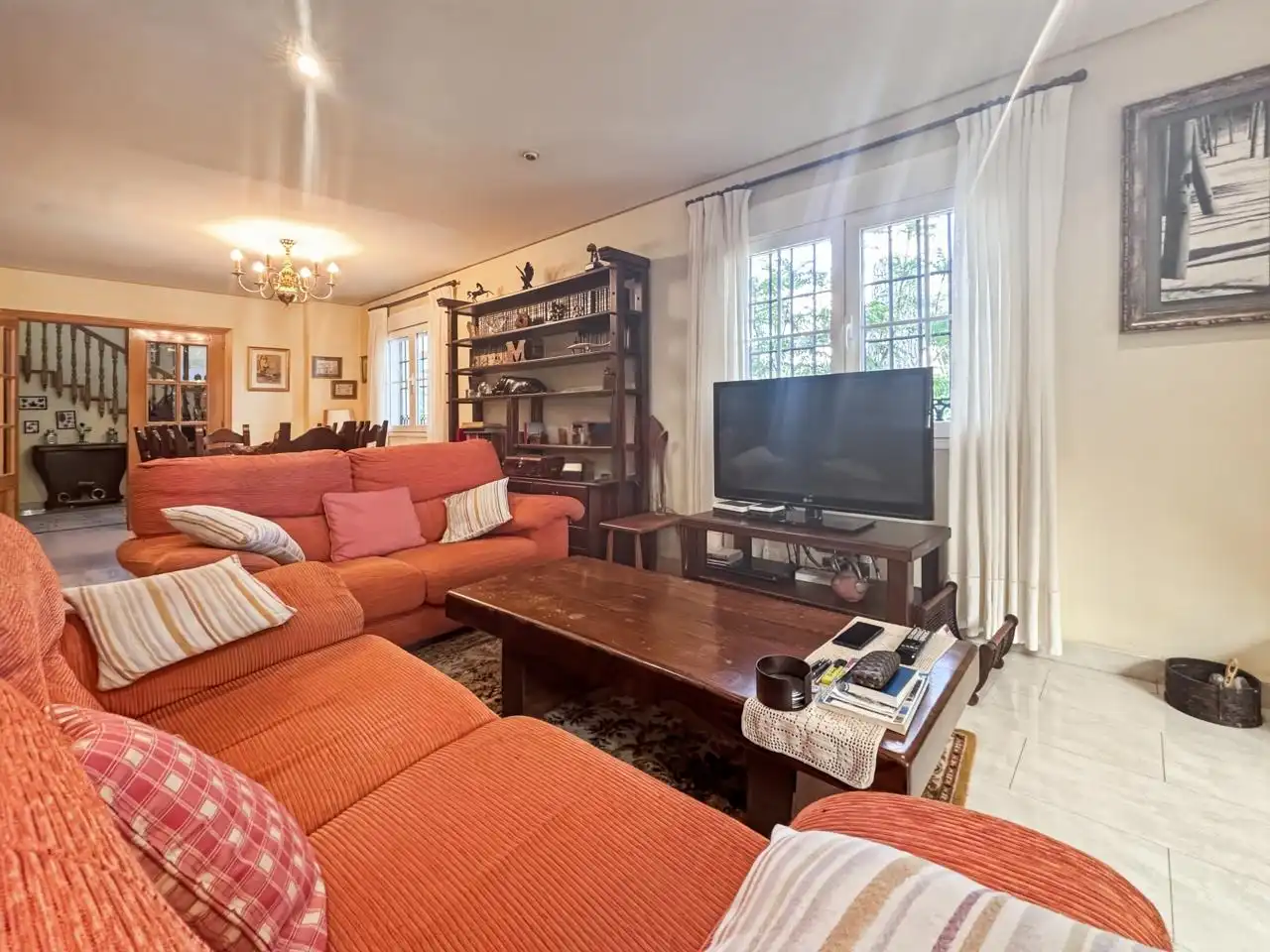 Sala d'estar de Casa o xalet en venda en Galapagar amb Calefacció, Jardí privat i Parquet