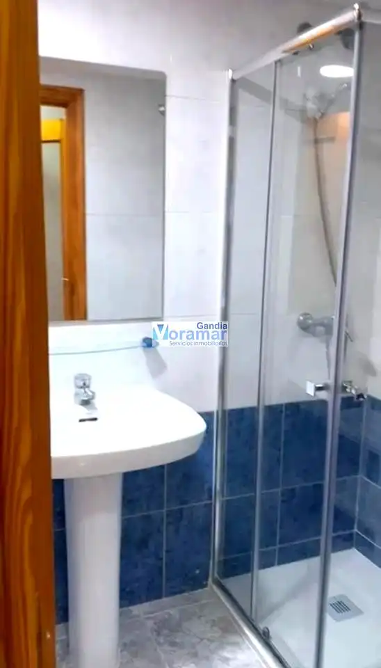 Bany de Apartament en venda en Gandia amb Aire condicionat, Jardí privat i Terrassa