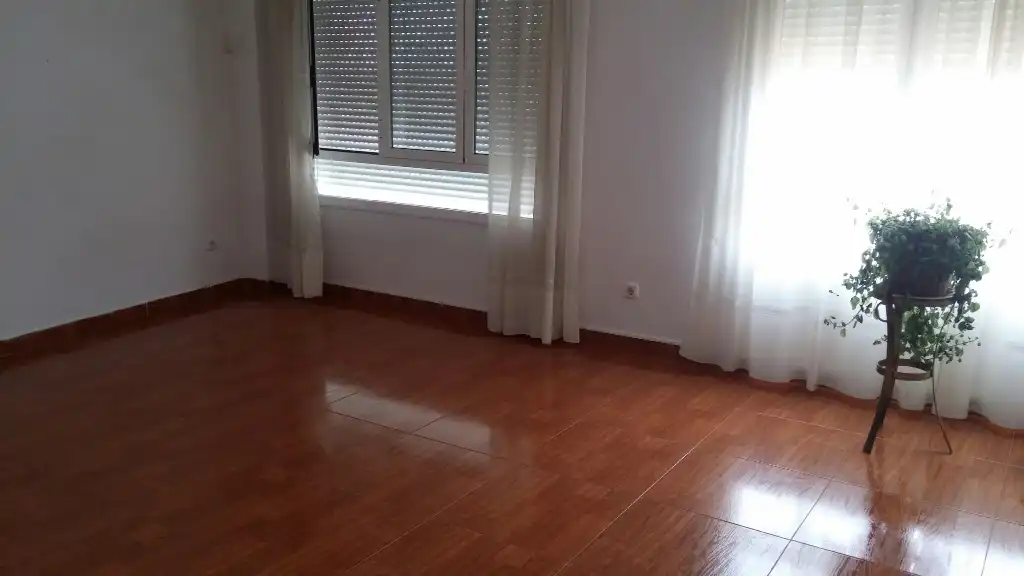 Sala d'estar de Casa o xalet en venda en León Capital  amb Calefacció