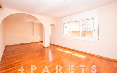 Sala d'estar de Pis en venda en Mataró amb Aire condicionat, Parquet i Forn