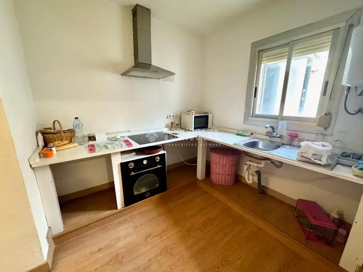 Küche von Einfamilien-Reihenhaus zum Verkauf in Paterna mit Klimaanlage, Privatgarten und Abstellraum