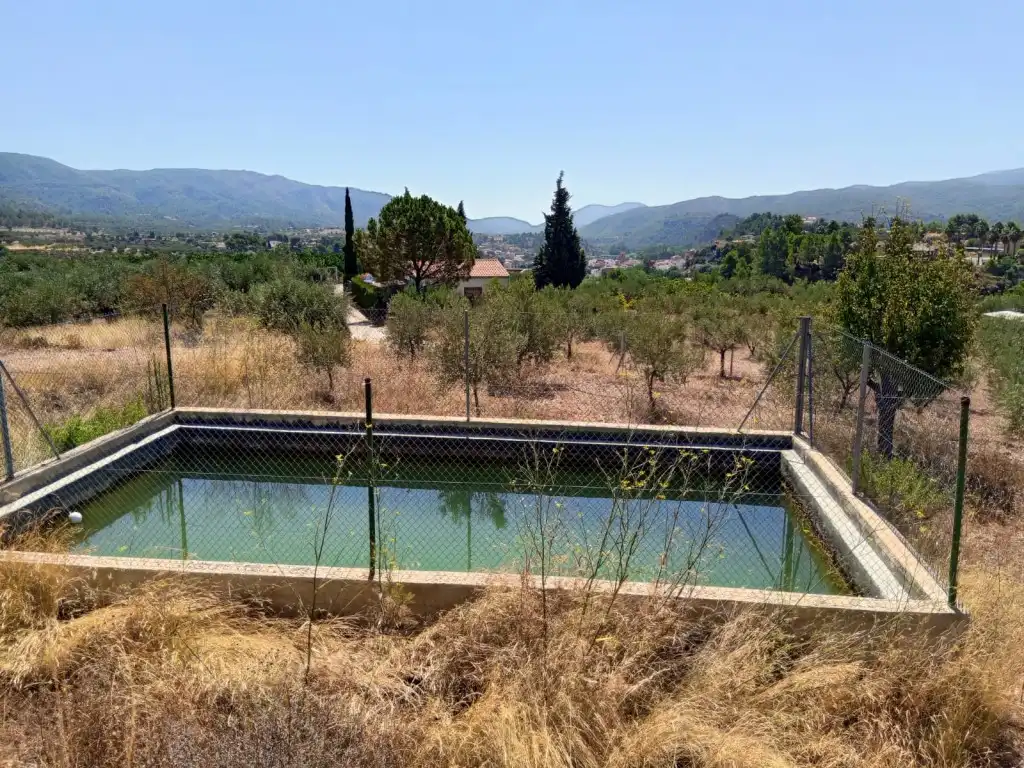 Schwimmbecken von Country house zum Verkauf in Calles mit Privatgarten, Terrasse und Abstellraum