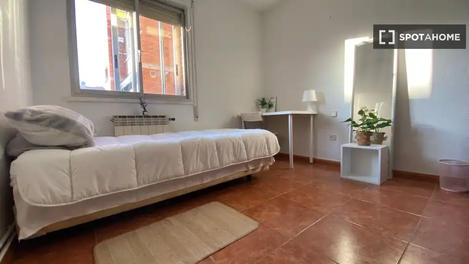 Bedroom of Flat for rent in Madrid  with Air Conditioner, Heating and Furnished