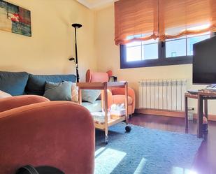 Living room of Single-family semi-detached for sale in Valladolid Capital  with Terrace and Balcony