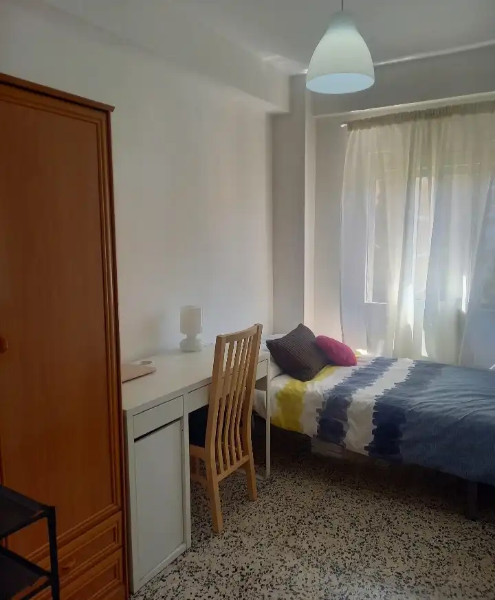 Habitación de Piso de alquiler en Málaga con Amueblado, Lavadora y Microondas