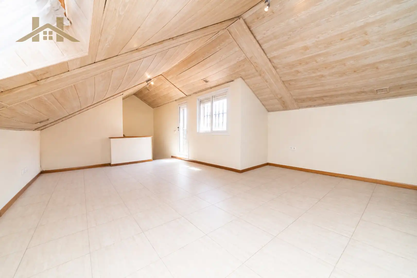 Casa adosada en venta en Navalcarnero con Aire acondicionado, Calefacción y Jardín privado
