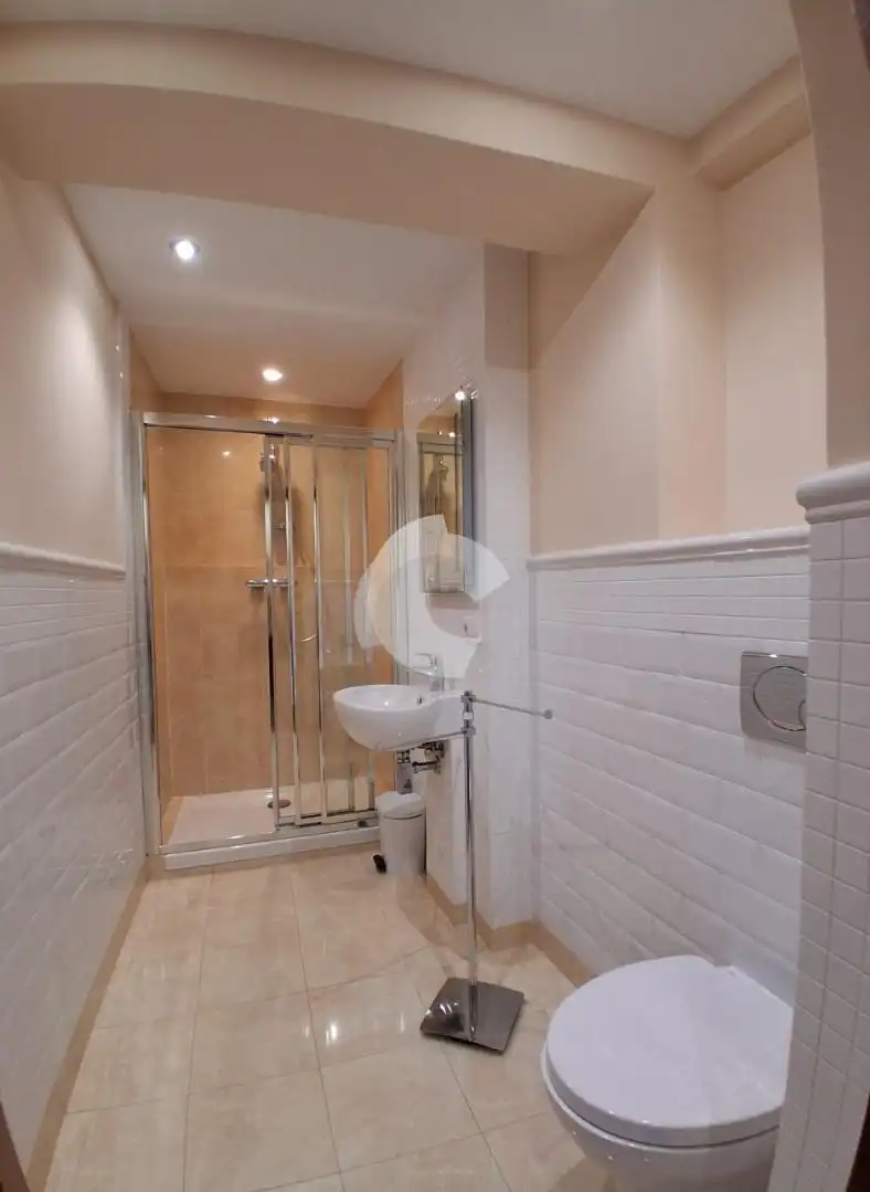 Badezimmer von Wohnung zum Verkauf in A Coruña Capital  mit Heizung, Parkett und Ofen