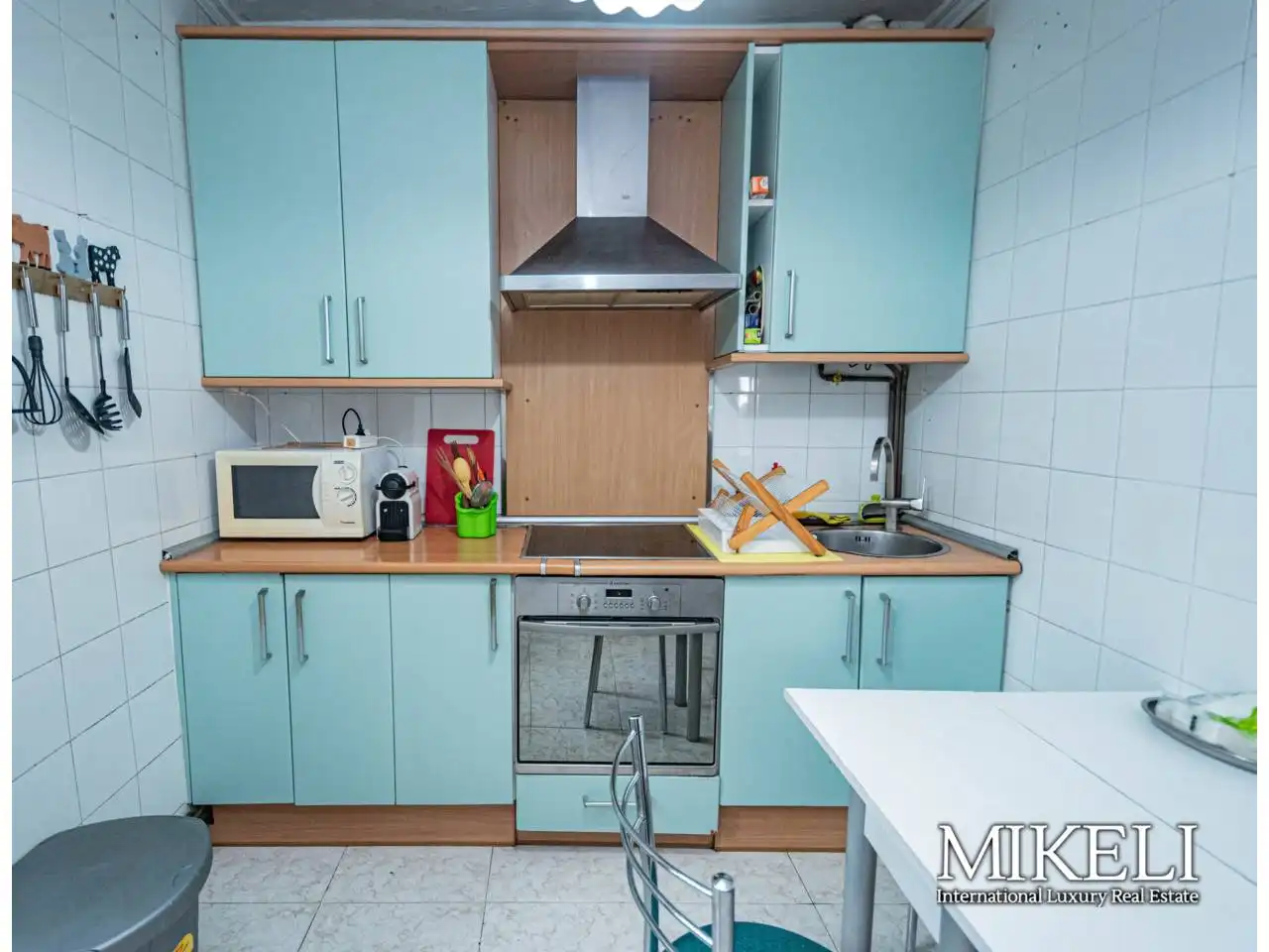 Cuina de Casa o xalet en venda en El Astillero   amb Calefacció i Jardí privat