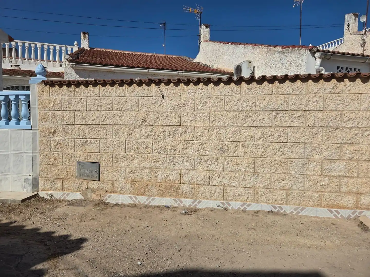 Vista exterior de Casa o xalet en venda en Torrevieja amb Jardí privat i Terrassa