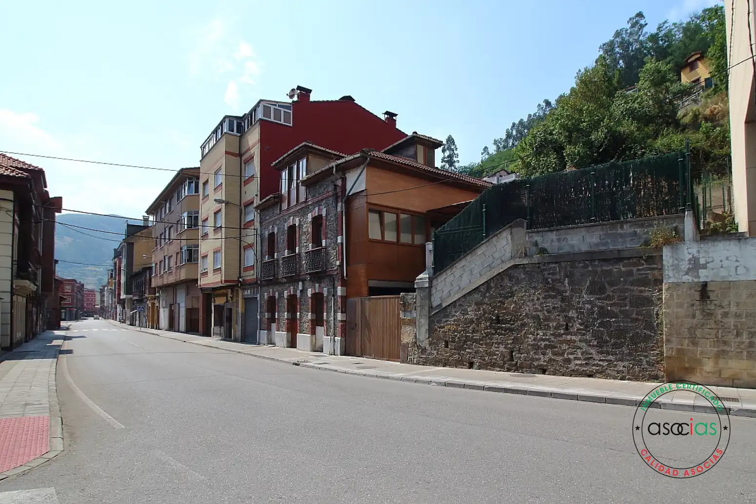 Vista exterior de Casa adosada en venda en Mieres (Asturias) amb Calefacció i Terrassa