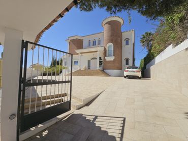 House with pool to rent in Riviera del Sol